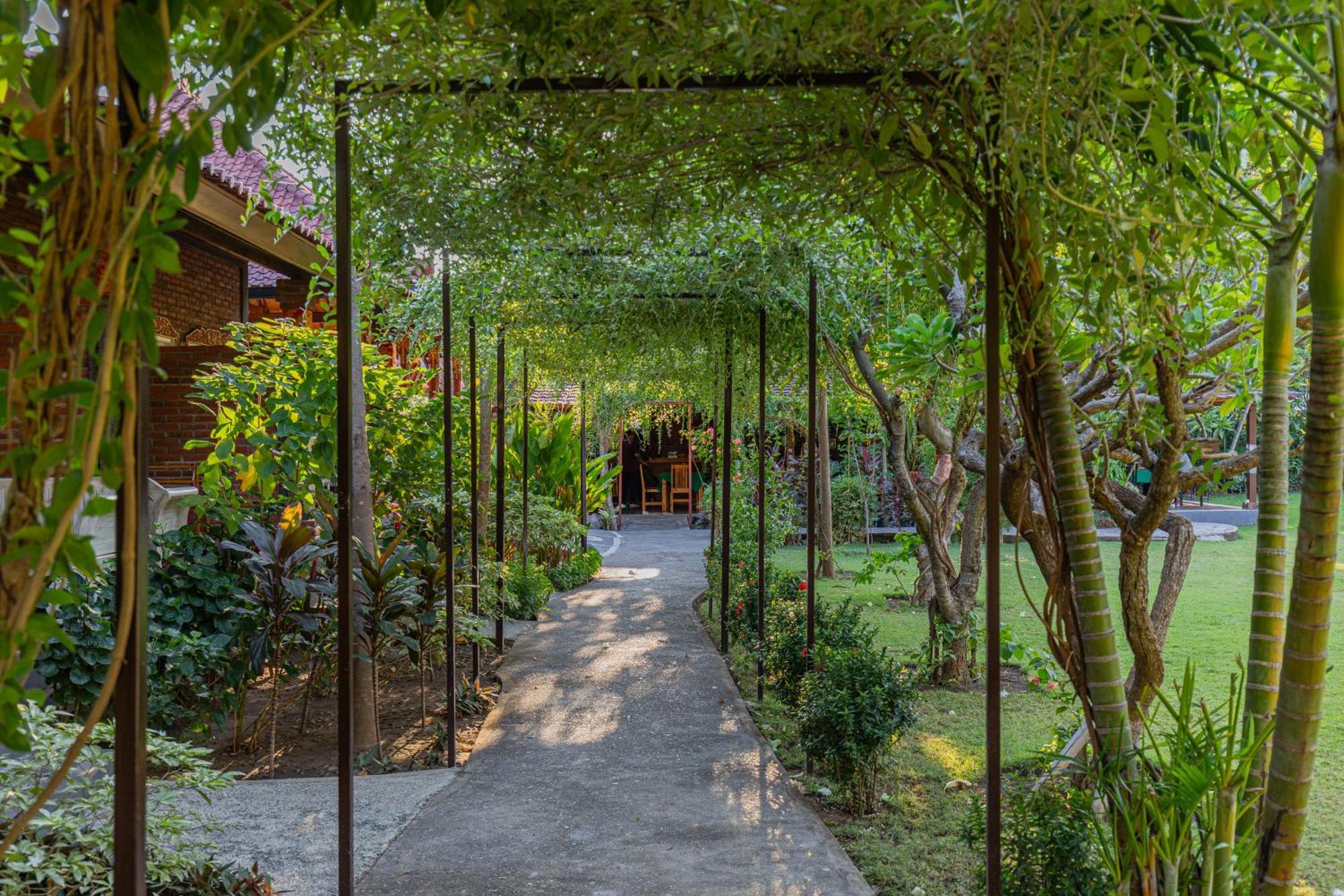 ホテル Taman Bidadari Eco Wellness ペムテラン エクステリア 写真